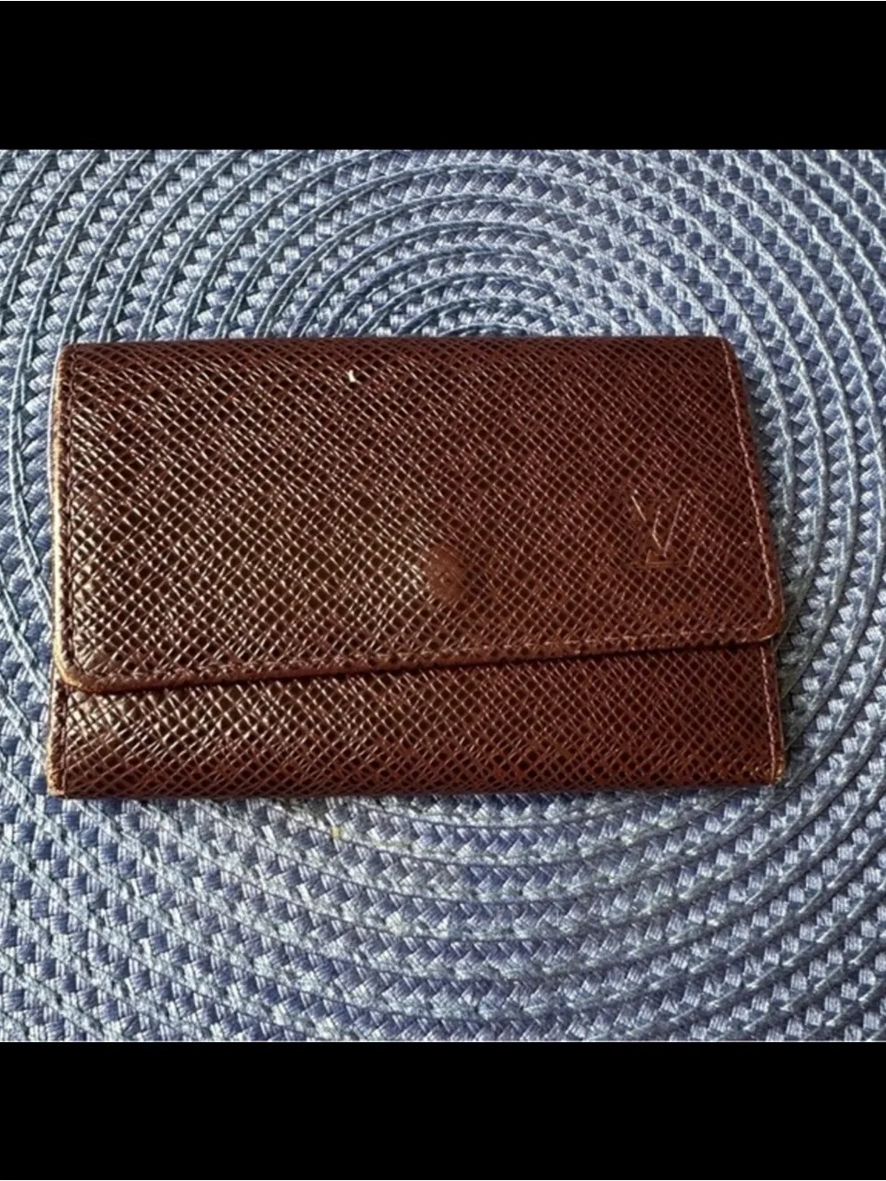AUTHENTIC Louis Vuitton keycase. Brown Epi leather.